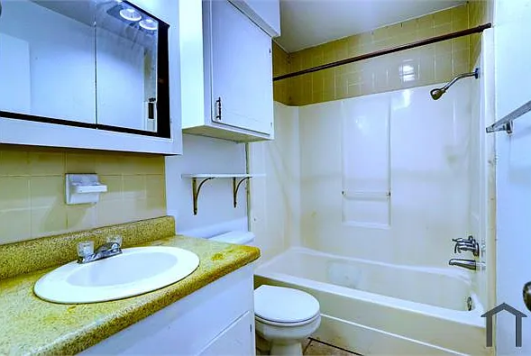 613 Jackson Ave — Photo 6