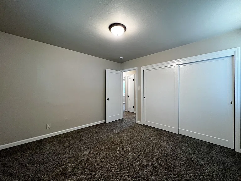 2105 Locust St — Photo 18
