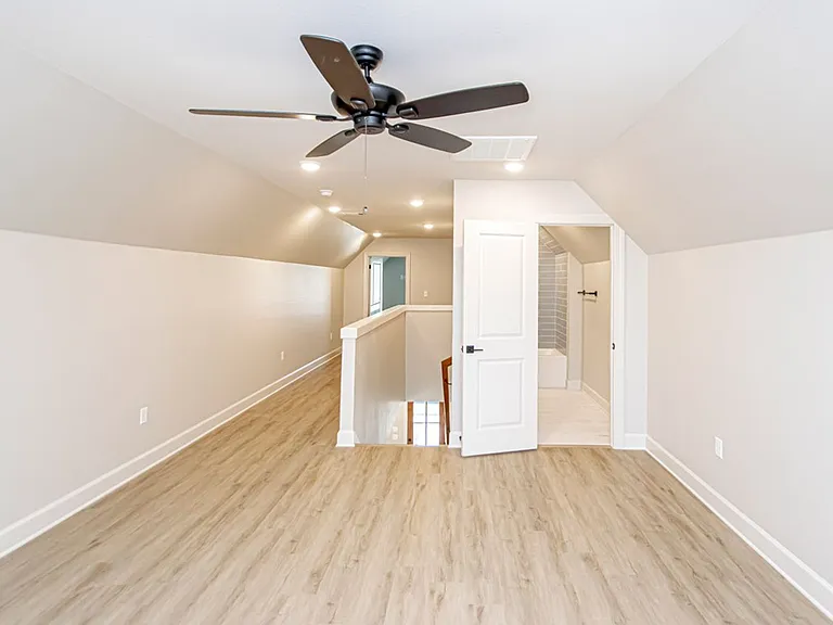 404 Gardens Ln — Photo 25
