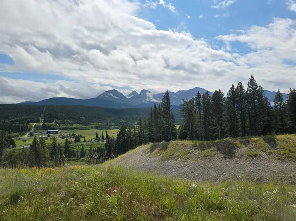 5302 19th Ave #4, Crowsnest Pass, AB T0K 0M0