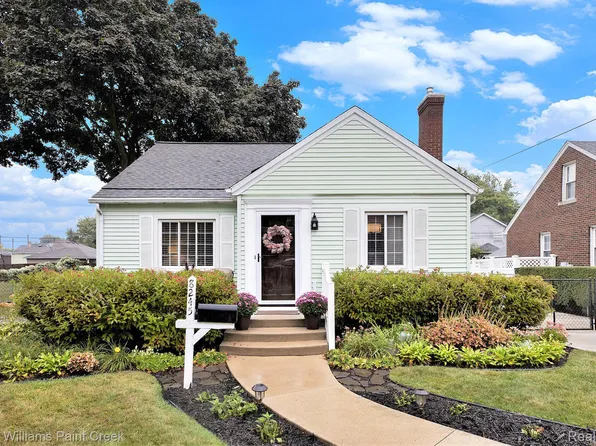 8245 Canal Rd, Utica, MI 48317