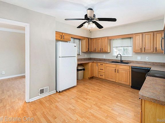 4th image of 315 Clark Rd