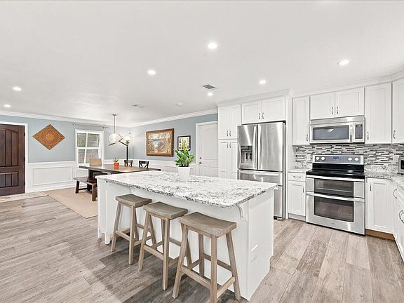 4th image of 1740 Vally Road