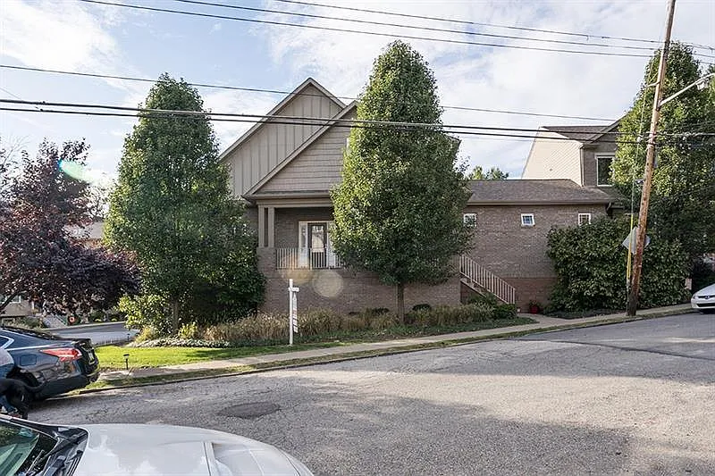 422 Sweetbriar St photo 1