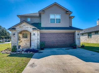 301 Firestone Dr, Meadowlakes, TX 78654