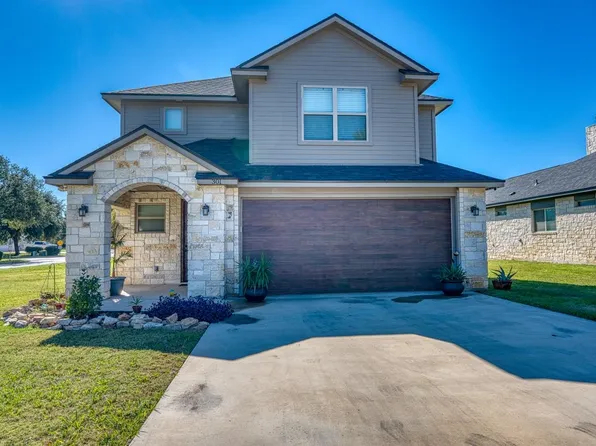 301 Firestone Dr, Meadowlakes, TX 78654