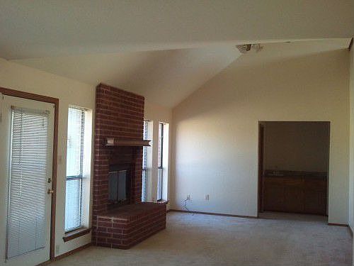 4th image of 3022 NE Stratford Cir