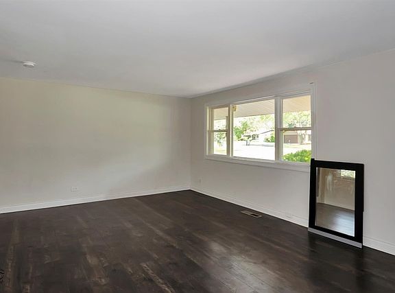 3rd image of 4661 188th St