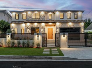 14837 Sutton St, Sherman Oaks, CA 91403