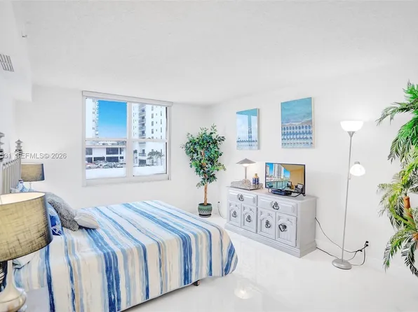 2501 S Ocean Dr, Hollywood, FL