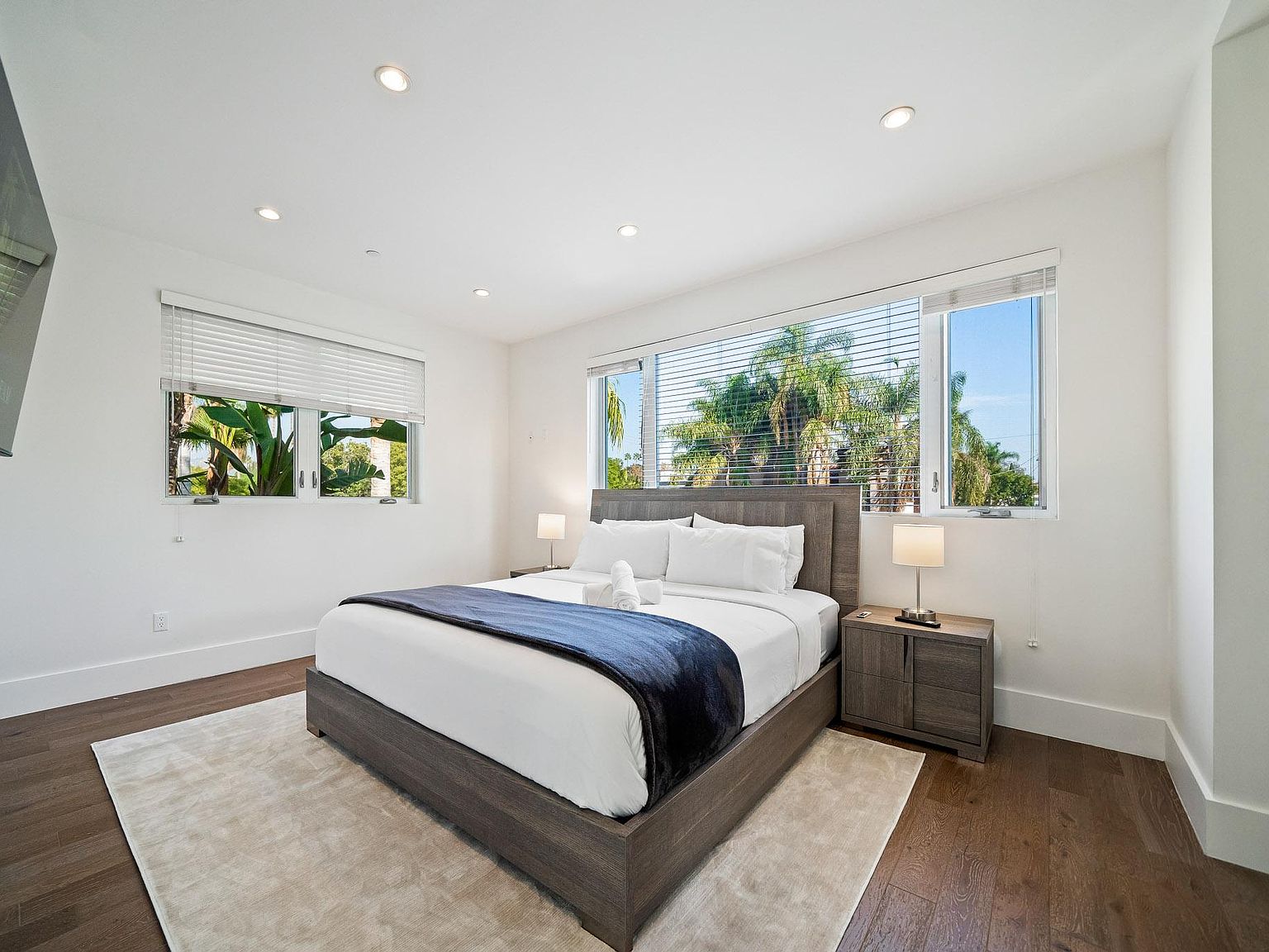 Los Angeles, CA 90048