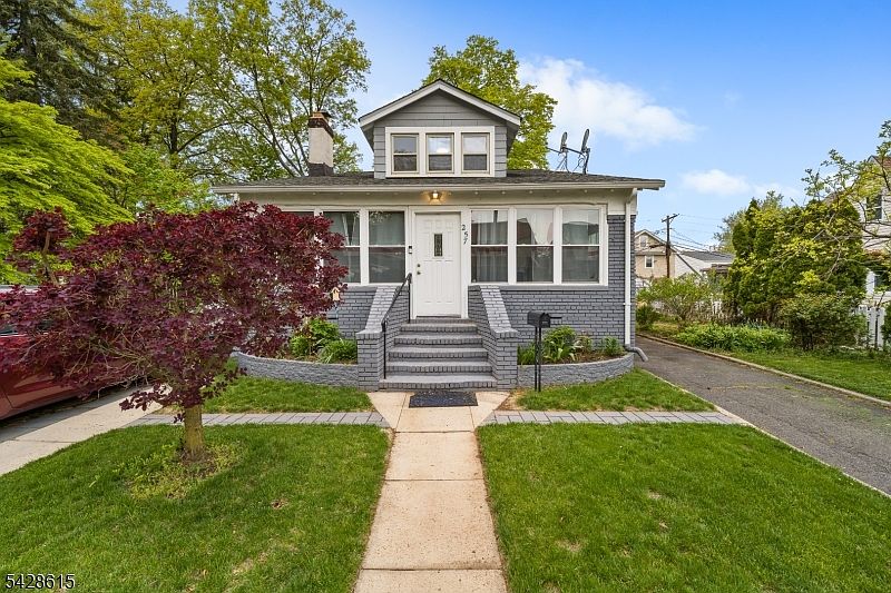 1st image of 257 Brighton Ave