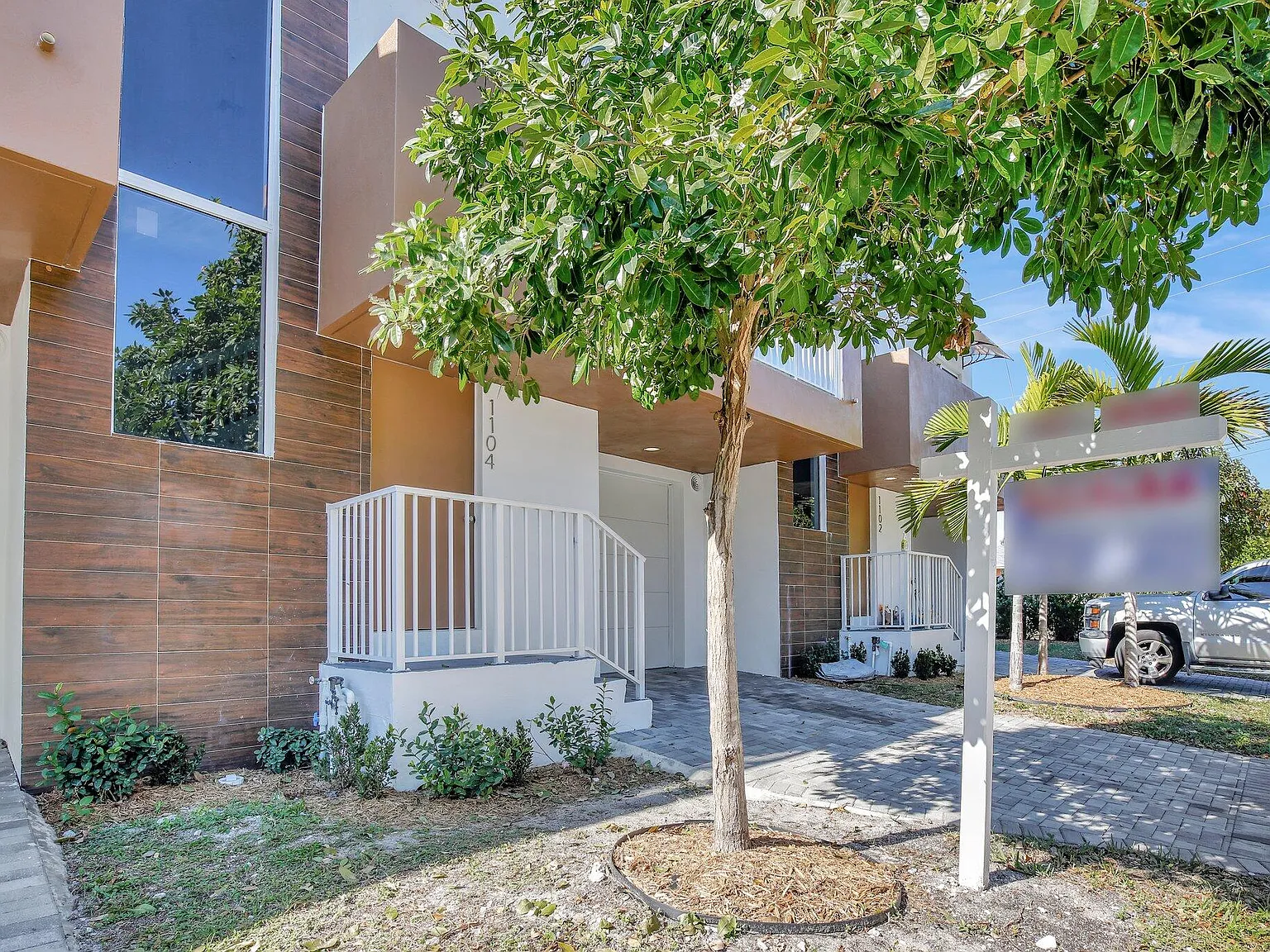 3 bed, 2.5 bath, 1324 sqft, $3,200 — Photo 2