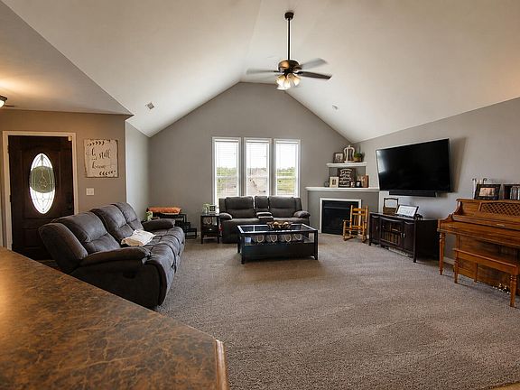 4th image of 209 Sparrow Lane