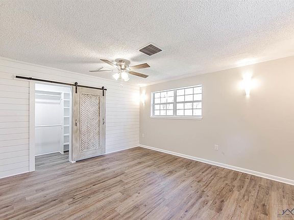 5th image of 407 Julia St