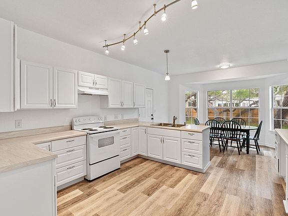 3rd image of 2310 Edgewater Ct