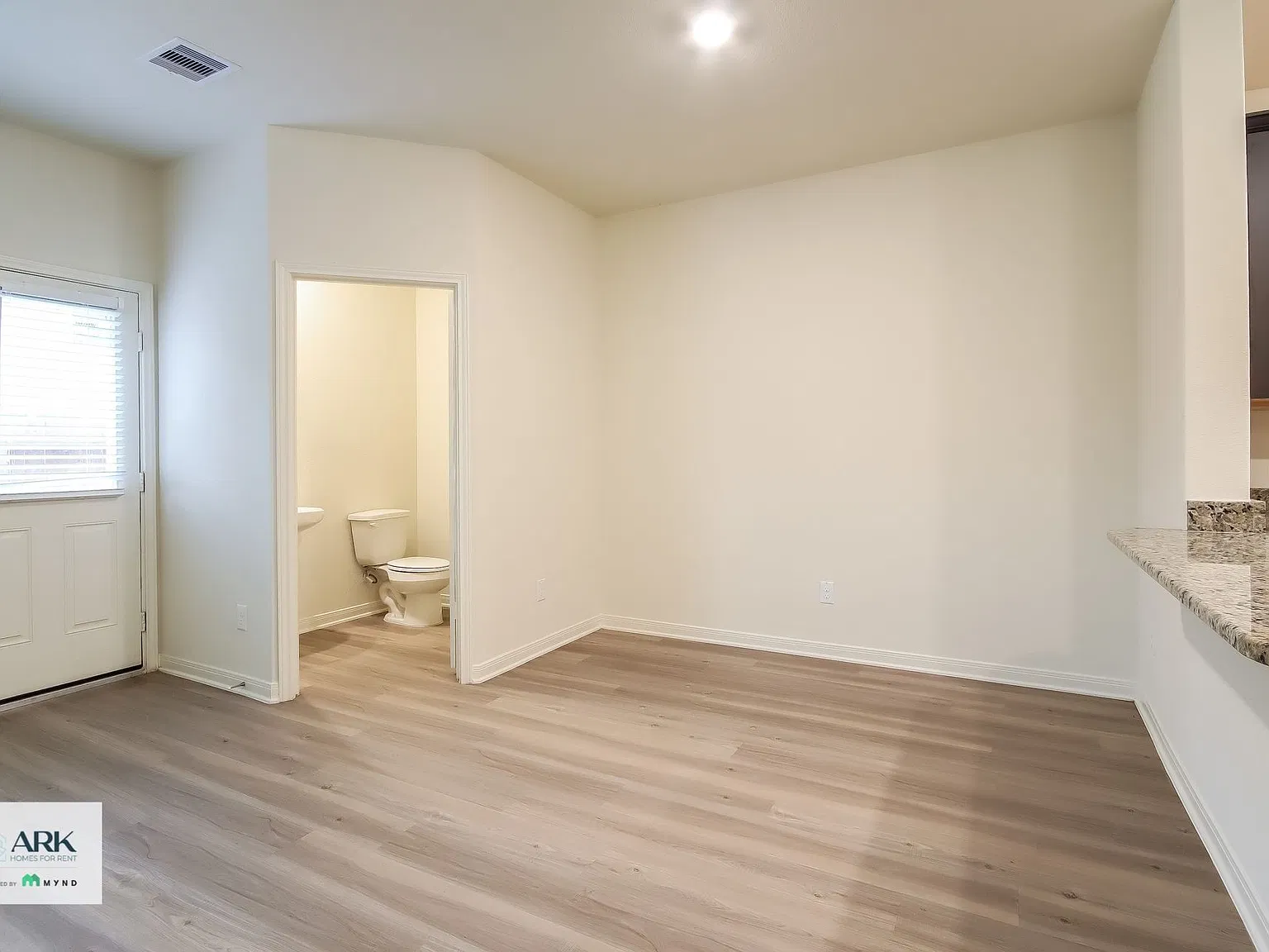 4 bed, 2.5 bath, 1727 sqft, $1,815 — Photo 4