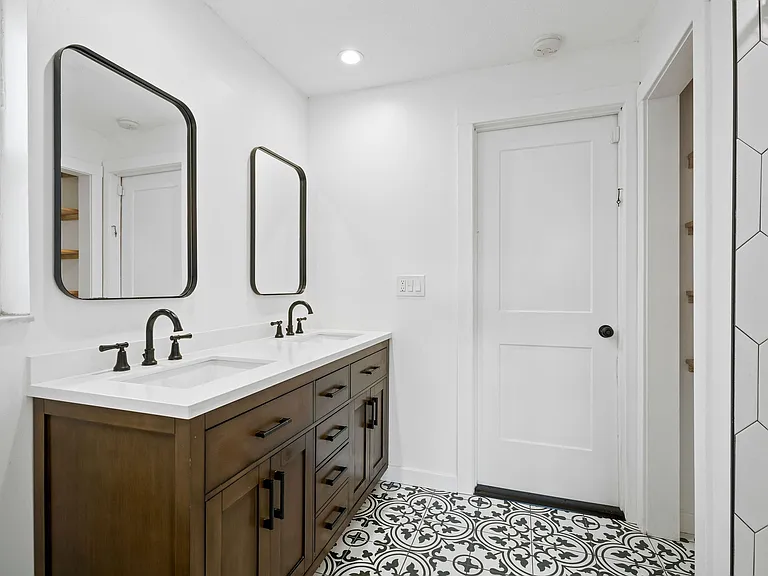 1712 Thomas Dr — Photo 10