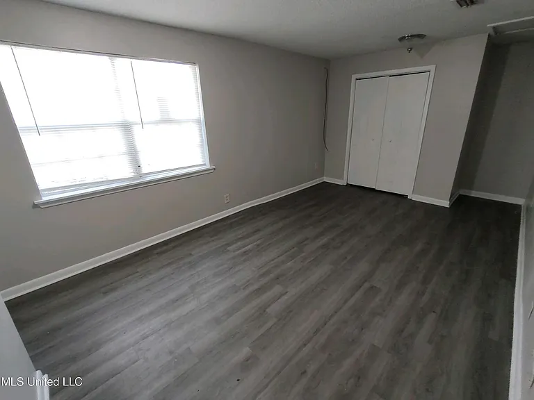 5443 Hubert St — Photo 8
