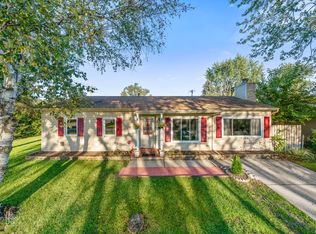 1 Ridge Cir, Streamwood, IL 60107