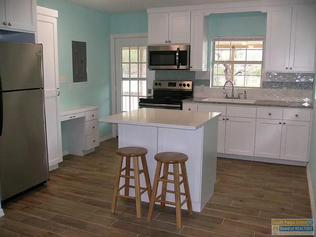 2 bed, 1.0 bath, 816 sqft, $1,650 — Photo 3