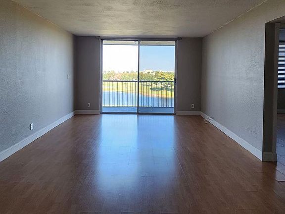 5th image of 3100 W Rolling Hills Circle #510