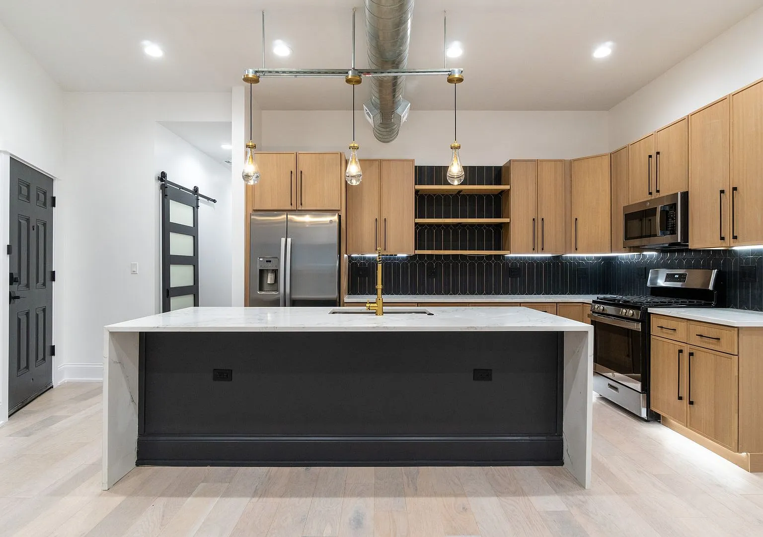 Your Next Home: 3BR/2BA in Uptown, Chicago — Photo 1