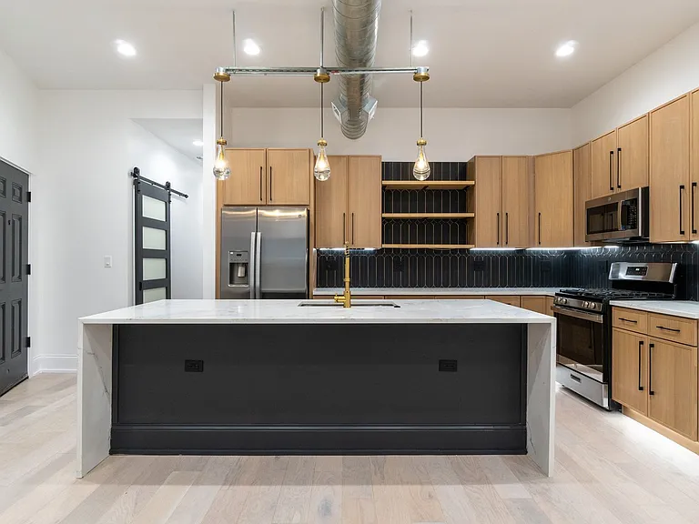 4745 N Beacon St #3S — Photo 1