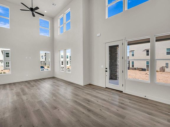 4th image of 560 W Aqua Cove St