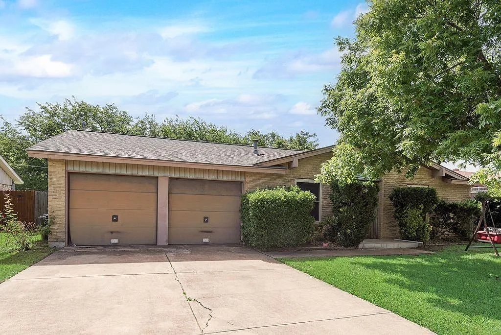 4 bed, 2.0 bath, 1424 sqft, $2,400 — Photo 2
