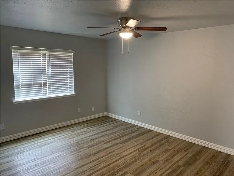 5601 Squires Dr — Photo 11