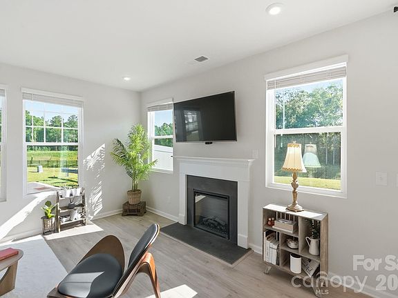 5th image of 14618 Tamarack Dr