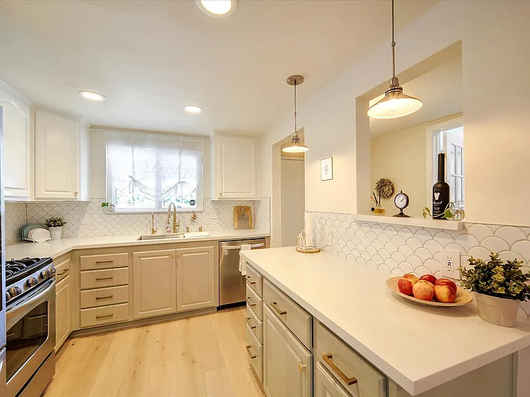 6237 Hancock Ave — Photo 27