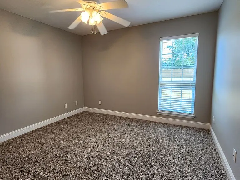 36 Eleanor Pl — Photo 7