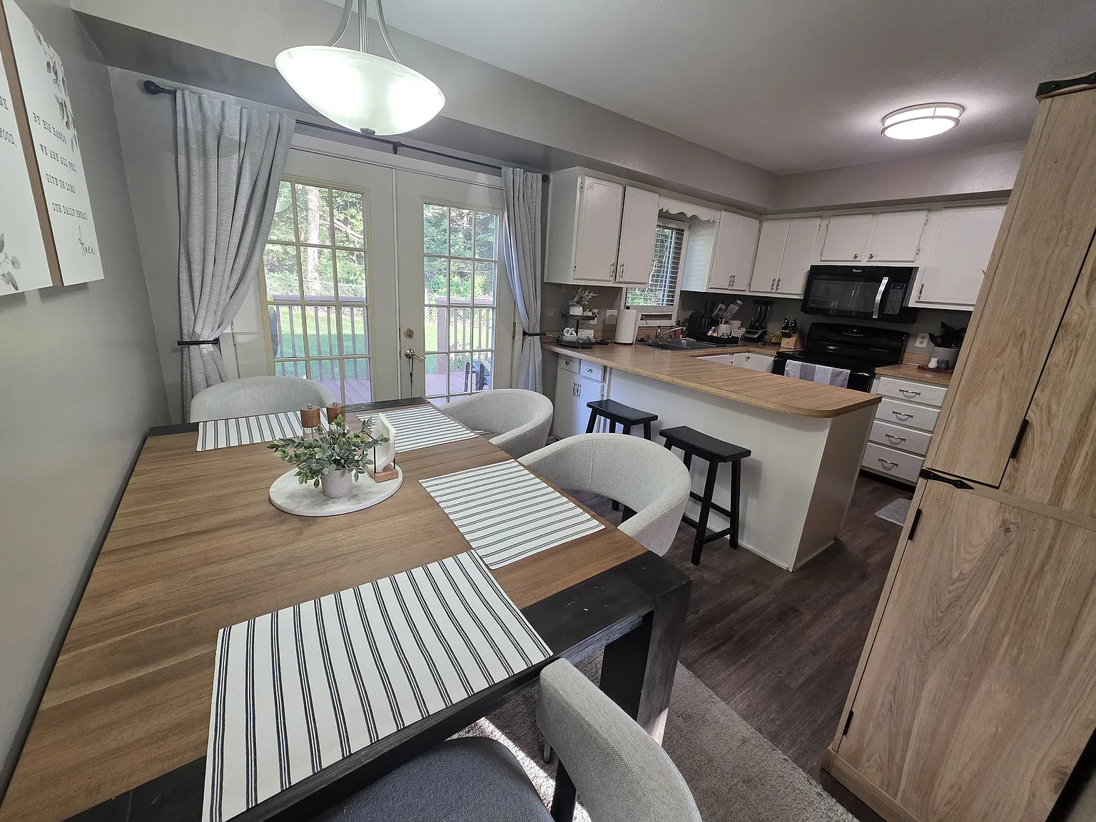 3 bed, 1984 sqft, $2,055 — Photo 4