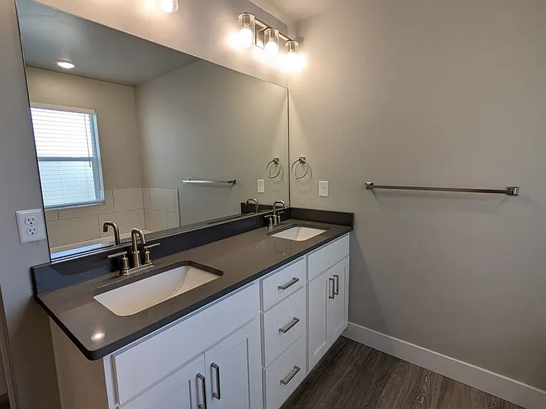 5560 Trueman #C — Photo 20
