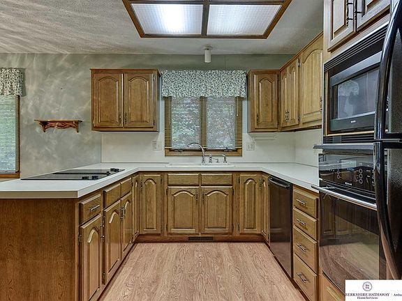 5th image of 4710 N 112th Cir