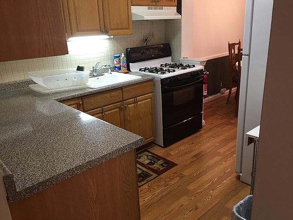 4th image of 980 E 56th St