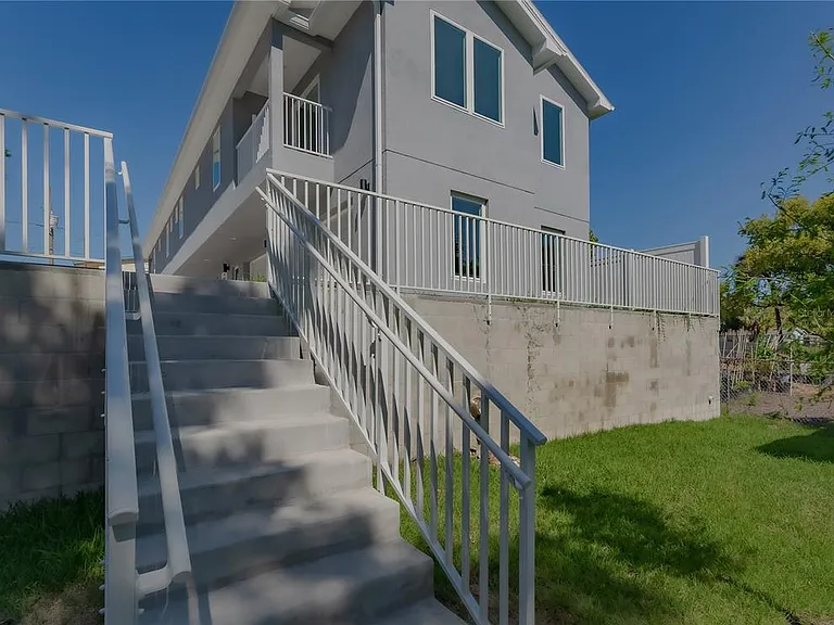 310 Hibiscus St #B — Photo 49