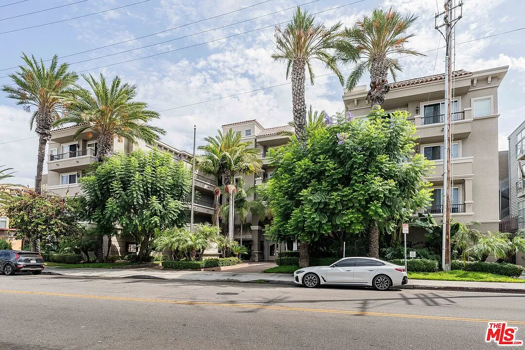 1 bed, 1.0 bath, 774 sqft, $3,100 — Photo 2