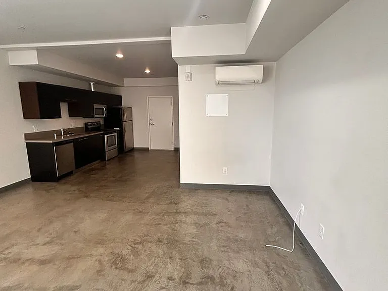 Habitat on 31st — Photo 9