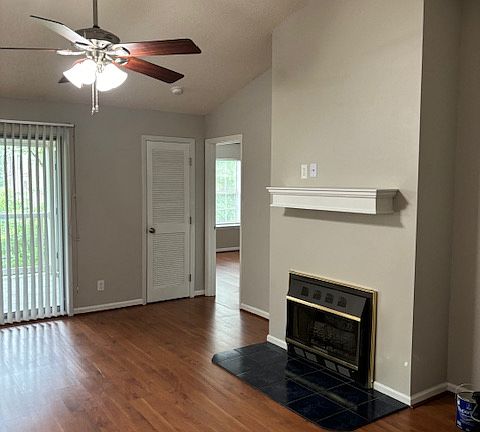 3rd image of 2928 Mulberry Ln Unit E