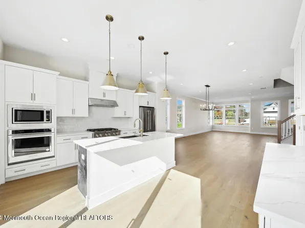 11 Valiant Court, Middletown, NJ 07748