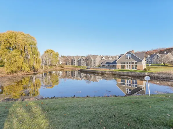 6145 Chasewood Pkwy APT 202, Minnetonka, MN 55343