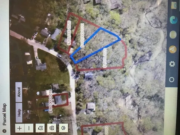 9 Castlewood Dr, Carpentersville, IL 60110