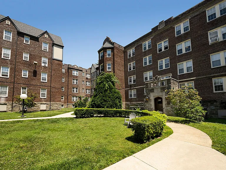 Upsal Gardens Apartments- Beautiful historical building with breathtaking charm! — Photo 51