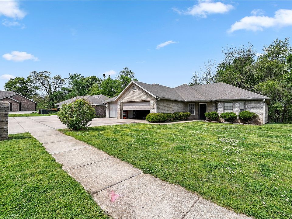 1st image of 202 Hunter Allen Dr
