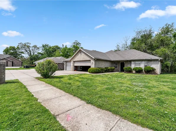 202 Hunter Allen Dr, Springdale, AR 72764