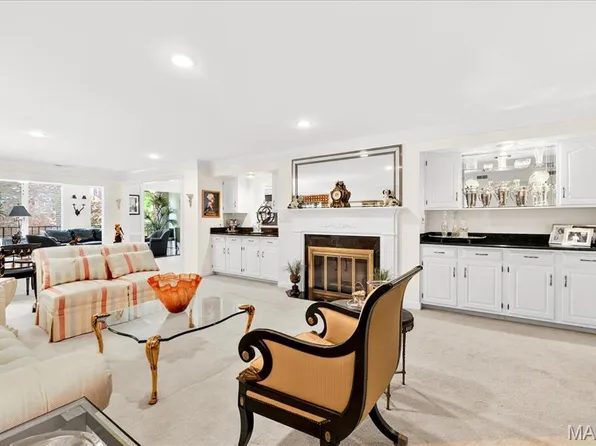 14308 Conway Meadows Ct E APT 203, Chesterfield, MO 63017