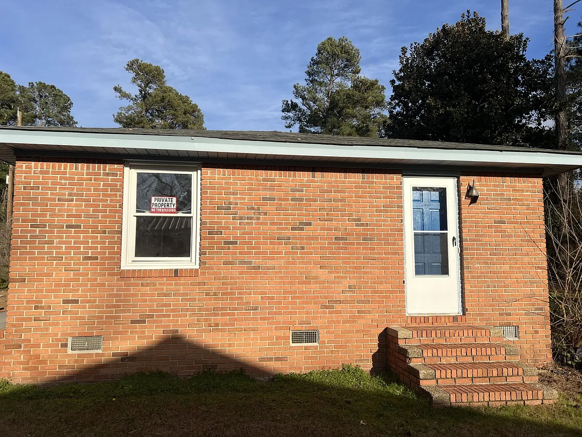 Building Photo - 2064 Staley St